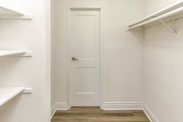$985 / 1br - 652ft2 - Selected, On-Site Maintenance, Plank Flooring, Walk-In Closets63968760234115123