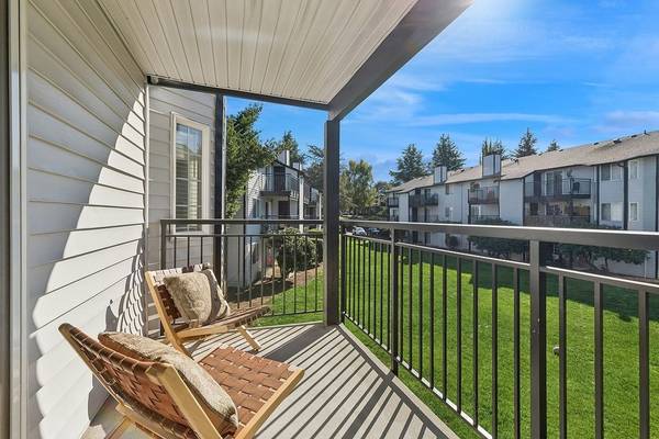 $1,995 / 2br - 865ft2 - Greenbelt Views, Pet Friendly, Fully Equipped Kitchens !!!!63659499760513122