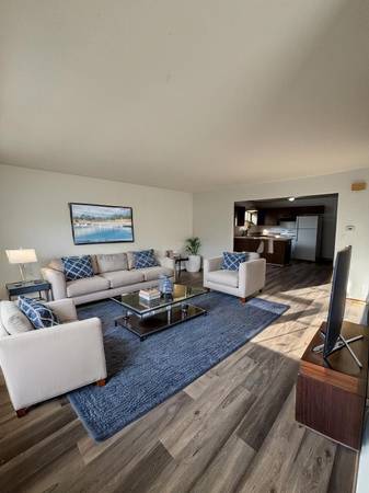 1 3 bed/1.5 Bath townhouse in Waukesha with great amenities 1