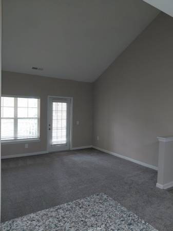 $2,215 / 1br - 842ft2 - Vaulted ceilings In A Beautifully Renovated 1bed/1bath - 332 Hoskin Pl (West Chester - 1515 Manley Rd)64046036659329120