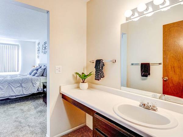 $1,419 / 2br - 990ft2 - Lovely 2 Bedroom Apartment… Waiting for You to Make it Home!63868702741889121