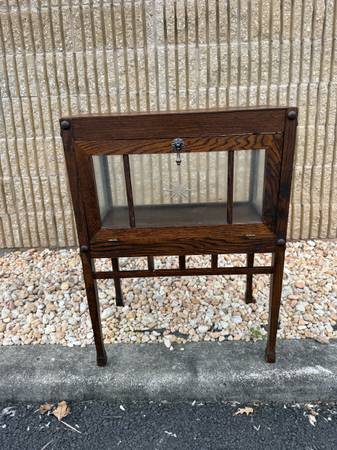 Antiguo vitrin de madera de roble y vidrio estilo victoriano inglés - $1.790 (Fairfax)63471432022785125