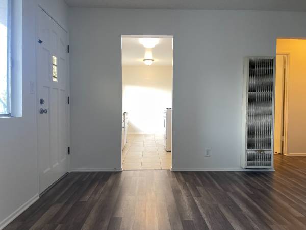 $2,595 / 2hab - 750ft2 - ¡UNIDAD DE 2HAB + 1BA EN PISO SUPERIOR! LAVANDERÍA EN LAS INSTALACIONES / PISCINA / Y ESTACIONAMIENTO (MONROVIA)63840114206465122