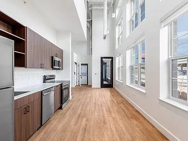$550 / 1br - Welcoming home with bedroom and private bath available today (Omaha)63681659844609122