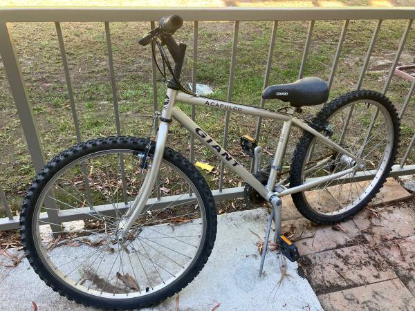 Your own room near lake forest!!! 1