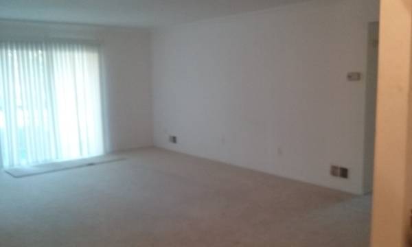 $2,600 / 3br - condominio multivel, 3 baños, todos los electrodomésticos, alfombra nueva, balcón (Woodbridge)63676310342529121