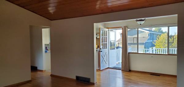 $3,950 / 3br - 2100ft2 - Live on the edge of the Bowl! Views! Near Yost Park, Downtown Edmonds (Edmonds)63910064681090124