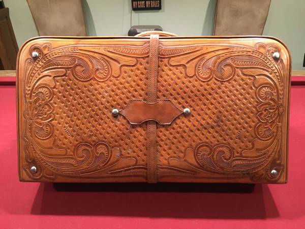 Suitcase carved leather 1