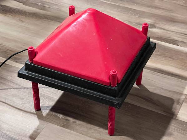 Heating plate for chicks 1