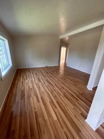 $130,000 / 3br - 1800ft2 - Price reduced for Quick sell! (Tangent)63624787424259121