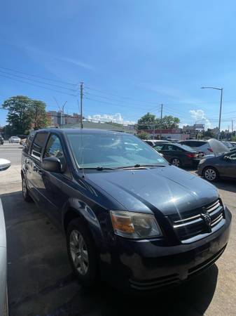 Dodge caravan 2009 - $2,300 (Brooklyn)63654717457793123