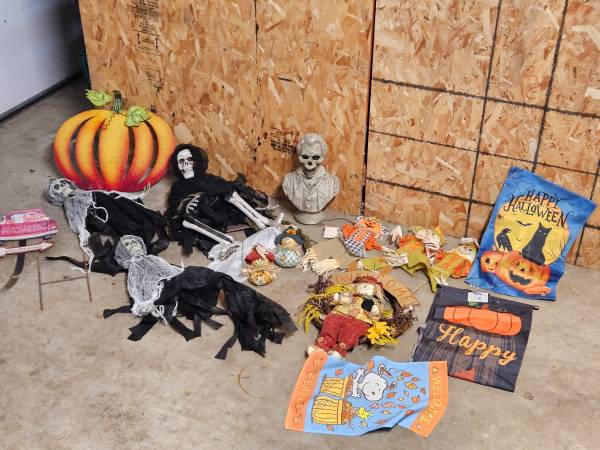 Halloween decor, Bubble machine, liquids 1