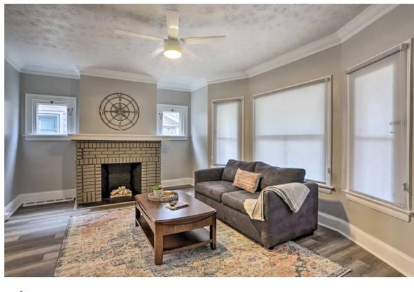 $1800.00 / 2br - 900ft2 - Charming Fully Furnished Apt In Cleveland Heights, Off Street Parking63860364177281121