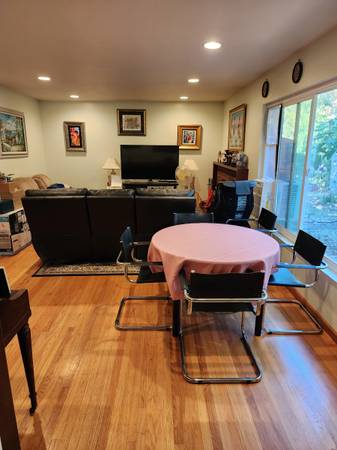 $1,000 / 120ft2 - Two rooms in a one level 3 bed/2 bath single family house (novato)63824144910979120