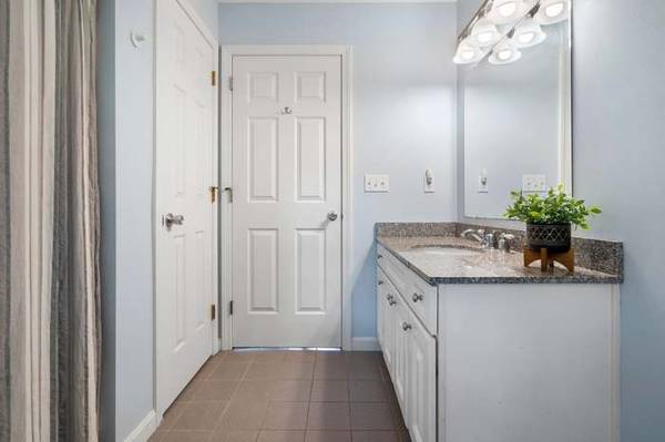 $900 / 4br - Buscando compañeros de piso (Hooksett)63656178498947122