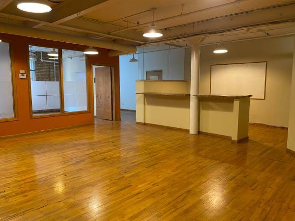 $1,700 / 1200ft2 - Executive suite for two. (warehouse district)64048421964546120