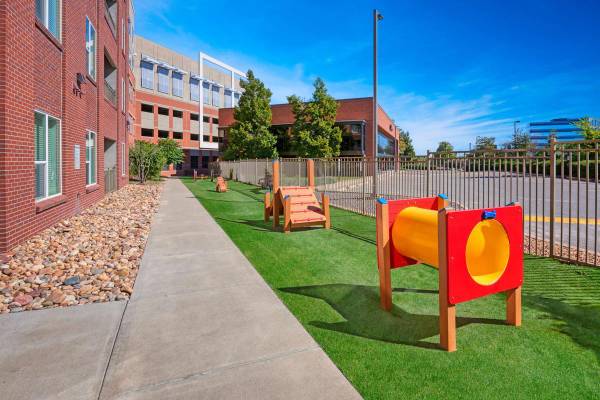 $1,650 / 1br - 642ft2 - Wide Plank Flooring, Resident Lounge, Generously Sized Tub & Shower (Denver Tech Center)63849270862723121