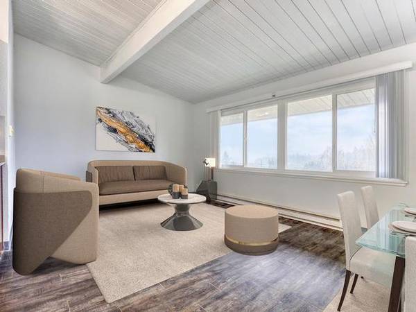 $1,250 / 385ft2 - Find your Freedom without Leaving Home! (West Seattle)63852483948033123