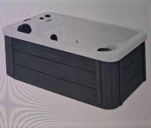 2 Man Hot tub 1