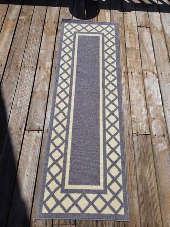 3 matching pattern area rugs 1