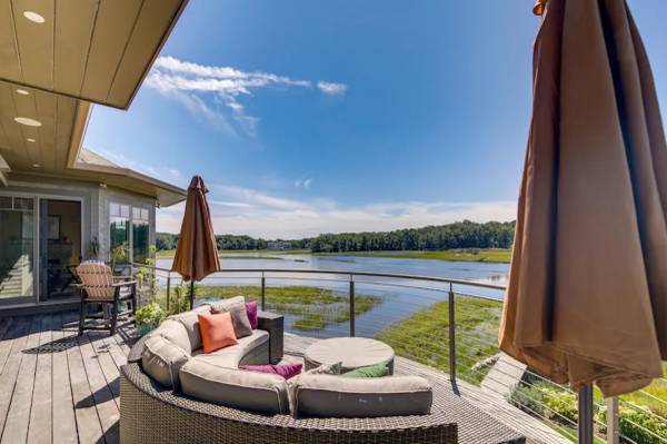 $1 / 4br - Luxe Scituate Vacation Rental w/ Private Hot Tub! (Scituate, MA)63892102944259120