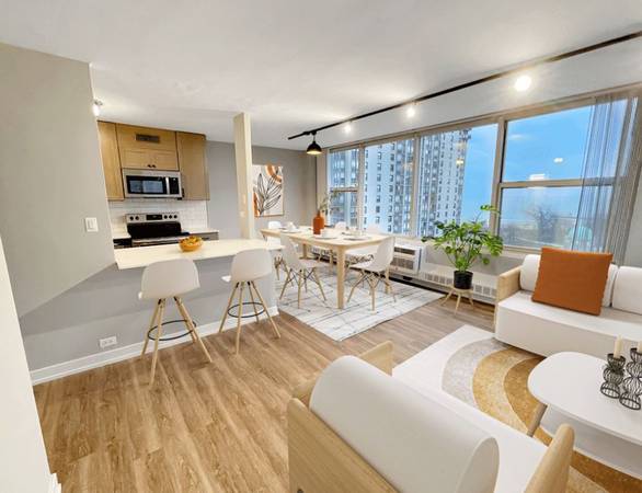 $1,982 / 1br - Do you want Stainless Steel? One block to Lakefront! (Edgewater)63960014258818122