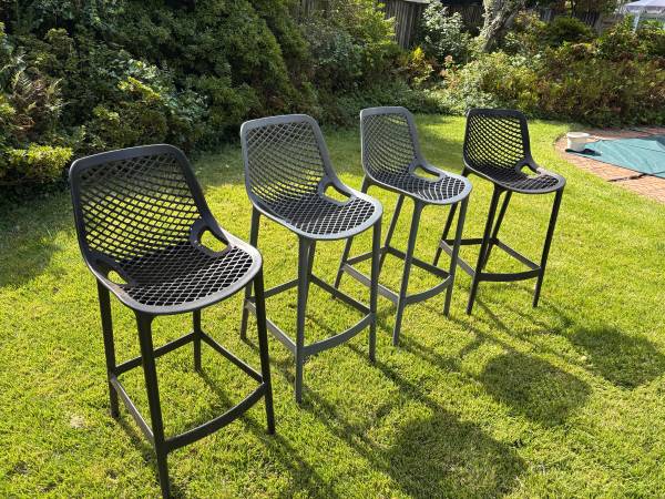 Low Back Bar Stools 1
