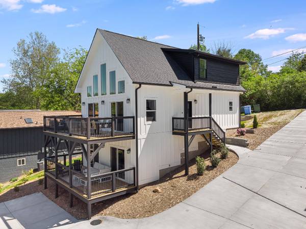 $6300.00 / 5br - 2050ft2 - Spacious 5BR Asheville Home | Furnished & Pet-Friendly!64029209828609120