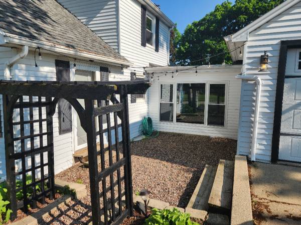 $2795.00 / 4br - 2600ft2 - Burlington Wisconsin Corner Lot Home63846716916355122