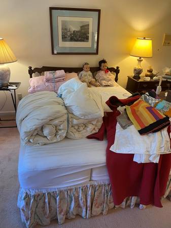 Auto adjusting queen bed and headboard 1