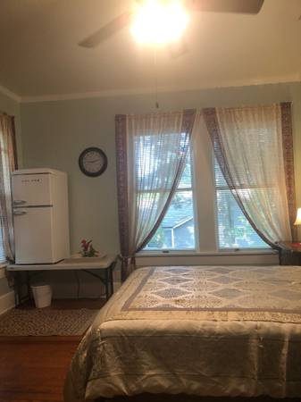 $235 CORSICANA: private room, 2-door refri, flat-screen,  $195/WEEK. (CORSICANA)63796282254337122