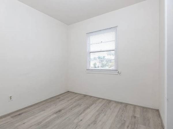 $1,500 / 1br - TIMBER LOFT WITH ONE BEDROOM AND 1.5 BATHROOM. (san diego)64037045083649121
