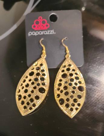 Paddle Away Gold Tone Earrings 1