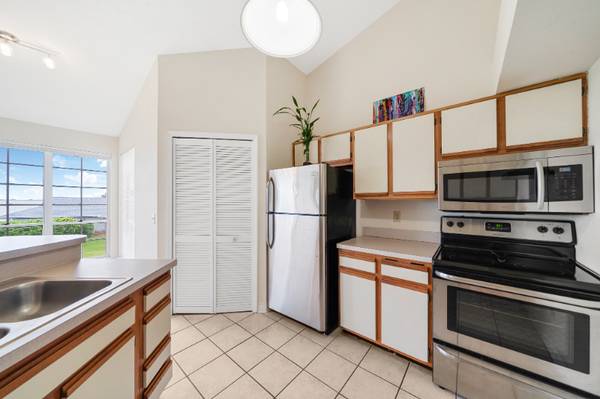 $2100.00 / 2br - 1002ft2 - 7230 N Highway 163846409440897124