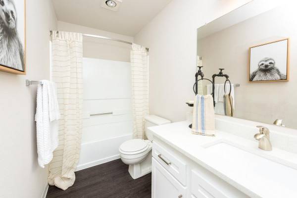 $1,396 / 1br - 767ft2 - Wood Burning Fireplaces, Complimentary Package Acceptance (Clackamas)63820882835073121