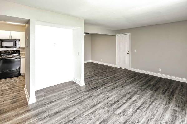$1,099 / 2br - 888ft2 - On-Site Management, Package Receiving, Ceiling Fan, Detached Garages64020671854594124