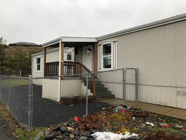 $1,400 / 2br - 784ft2 - 255 NW Golden Hills #34: Pets Welcome! (Pullman)63689276144385121