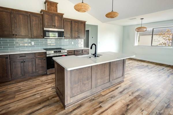 $379,900 / 3br - 1506ft2 - Mejora de Precio en Viviendas Nuevas IVRE #2680 (Cave Junction)64305205164929124