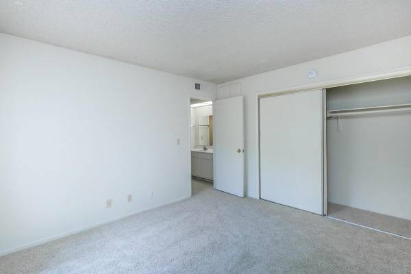 $2,135 / 1br - 700ft2 - Ample Guest Parking, Nine Gas BBQ Areas, Tour Today, Two Soothing Spas63800280122883121