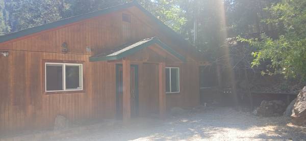 $2,000 / 3br - 1500ft2 - Beautiful house views of Trinity River (Douglas city)63972532960899120