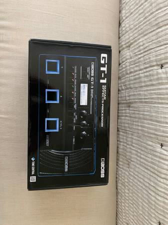Boss GT-1 guitar effects processor 1