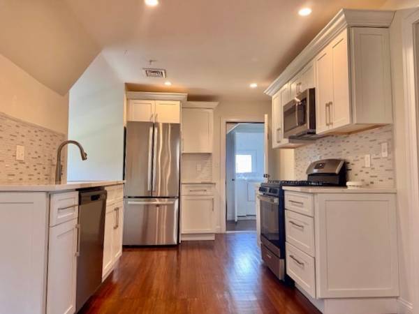 $3,100 / 3br - 1000ft2 - New construction 3 bedroom /1.5 bath  w/ awesome Kitchen (Waltham)63828556327425120