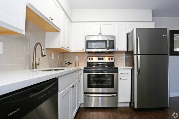 $989 / 413ft2 - Range, Lounge, Yard, Oven64024995947266123