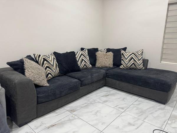 Sectional 2 pc with pillows 1