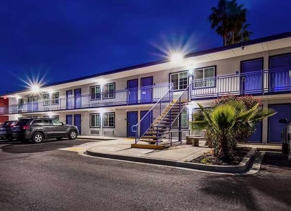 $550 / 1br - NEW WEEK RATE - Only 550 for 7 Days! - Multilingual, Pool, WiFi, Cable (Sacramento)63961339833730123
