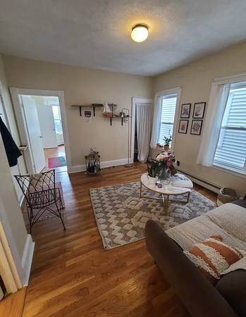 $2,400 / 2br - 950ft2 - Mucho espacio y encanto con estudio/armarios, mascotas permitidas, ¡SIN COMISIÓN! (Cambridge)63828556756483121