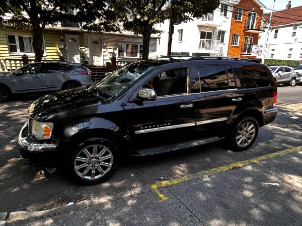 2009 Chrysler Aspen hemi 5.7 runs great runs and drives excellent - $2,075 (Queen)63469753060099123