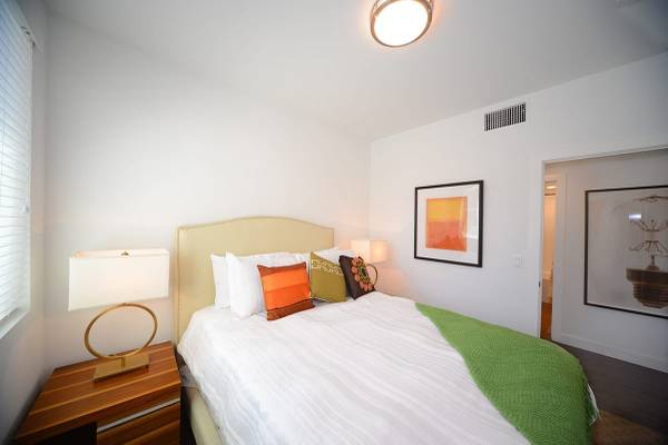 $2,750 / 2br - Direct TV / Cable Ready, BBQ / Fire Pit / Picnic Area, Large Closets (Thousand Oaks)63800711782273122