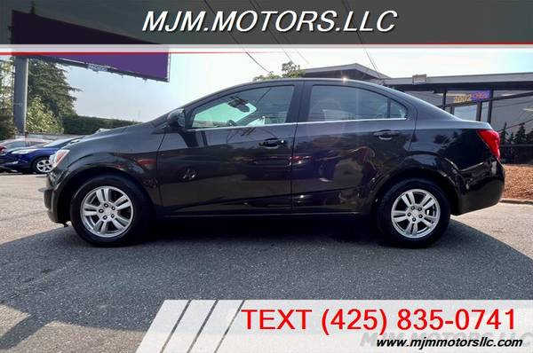 **2015** CHEVROLET SONIC LT AUTO, CONDUCCIÓN SUAVE Y AHORRO DE COMBUSTIBLE!! - $4,99563623387523075122