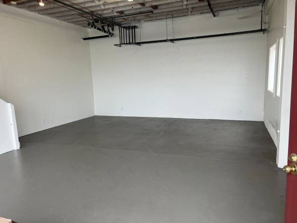 $2,410 / 1br - 1350ft2 - FREE RENT! 1050 47th Ave #14  - Live/Work Apartment Loft (Oakland)63682888428033121
